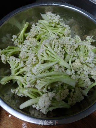 香辣酥炒花菜的做法步骤：1