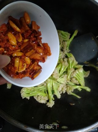 香辣酥炒花菜的做法步骤：7