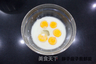 8寸戚风蛋糕的做法步骤：2