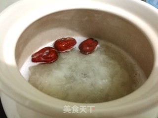 银耳红枣桂圆汤的做法步骤：4