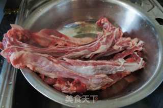 手抓羊肉的做法步骤：1