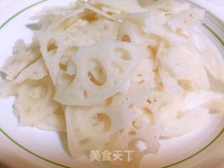 清炒河虾藕片的做法步骤：2