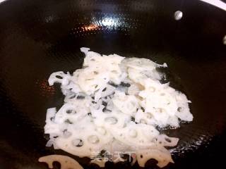 清炒河虾藕片的做法步骤：4