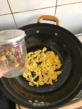 海螺蛋炒饭的做法步骤：3