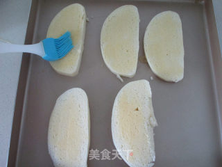 蒜香培根馒头片的做法步骤：5