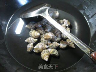 沙茶酱花螺的做法步骤：2