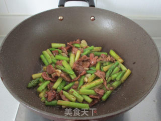 黑椒芦笋牛肉的做法步骤：10