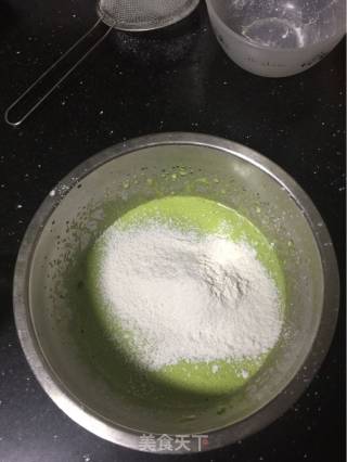 菠菜戚风蛋糕的做法步骤：5