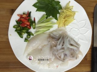 爆炒鱿鱼花的做法步骤：5