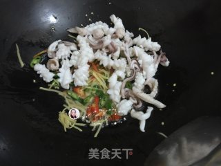 爆炒鱿鱼花的做法步骤：9