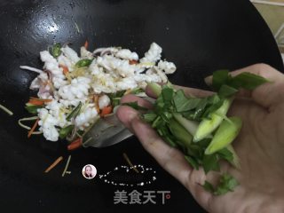 爆炒鱿鱼花的做法步骤：12