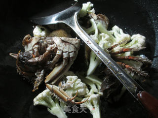花菜炒大闸蟹的做法步骤：4