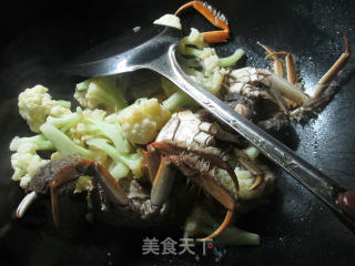 花菜炒大闸蟹的做法步骤：6