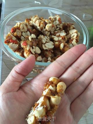 枸杞花生糖的做法步骤：8
