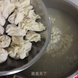 浓汤云吞面的做法步骤：3