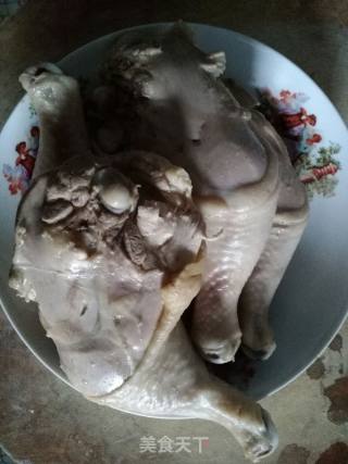 麻辣手撕肉的做法步骤：1