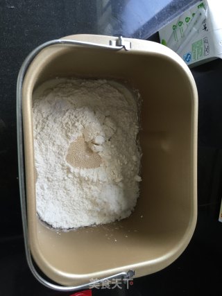 小兔火肠包的做法步骤：1