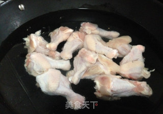 土豆烧鸡翅根的做法步骤：2