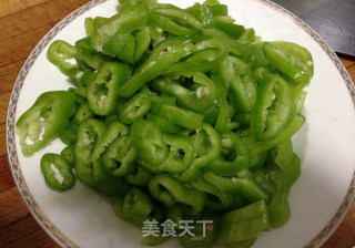 辣椒炒肉丝的做法步骤：2