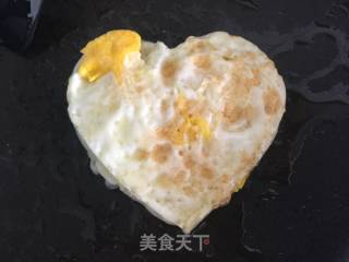 心形煎蛋的做法步骤：2