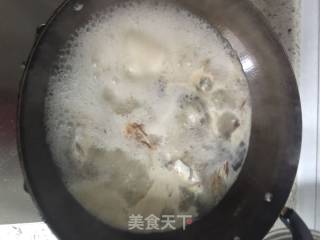 鲫鱼香菇汤的做法步骤：3