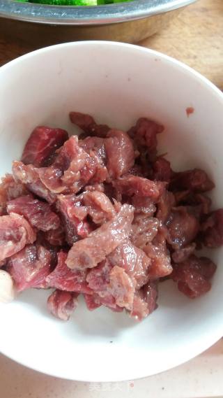 黑椒牛肉的做法步骤：2