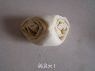 椒盐花卷的做法步骤：7