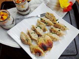 白菜猪肉锅贴的做法步骤：14
