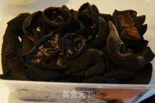 酸辣黑木耳的做法步骤：1