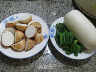 香芋煮萝卜的做法步骤：1