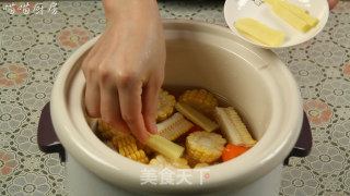 胡萝卜玉米排骨汤的做法步骤：9
