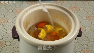 胡萝卜玉米排骨汤的做法步骤：11