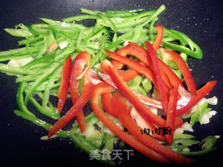 青椒红椒炒猪耳#肉肉厨的做法步骤：7