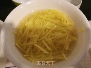 醋溜土豆丝的做法步骤：2