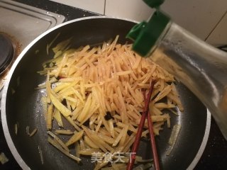 醋溜土豆丝的做法步骤：6