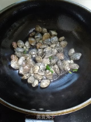 丝瓜炒花蛤的做法步骤：4