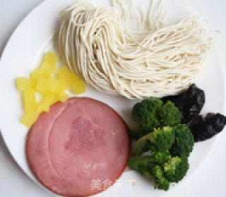 火腿豚骨拉面的做法步骤：5