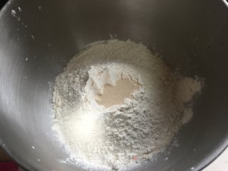 匈牙利培根面包的做法步骤：1