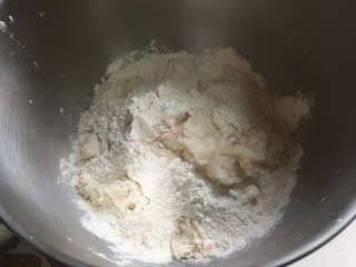 匈牙利培根面包的做法步骤：2