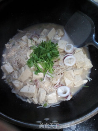 金针菇海鲜炖豆腐的做法步骤：9