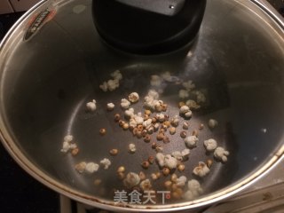 自制小零食——焦糖爆米花（平底锅版）的做法步骤：3