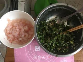 三鲜馅馅饼的做法步骤：1