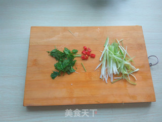 油泼鸡蛋的做法步骤：2