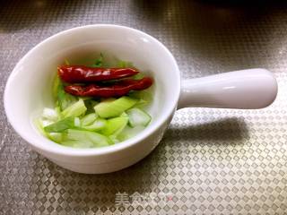 酸菜鸭血粉条汤的做法步骤：5