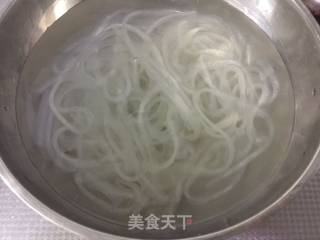 酸菜鸭血粉条汤的做法步骤：6