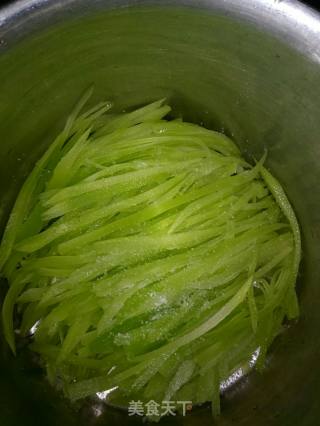 麻辣莴笋的做法步骤：2