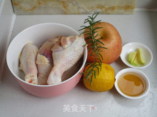 柠香苹果烤鸡腿的做法步骤：1