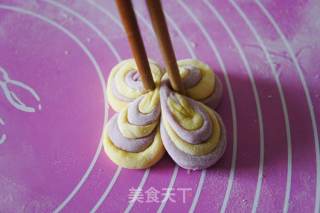 双色花卷的做法步骤：7