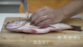 榄菜蒸鲈鱼的做法步骤：1