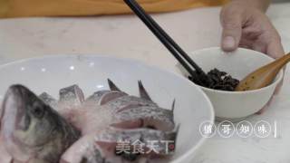 榄菜蒸鲈鱼的做法步骤：2